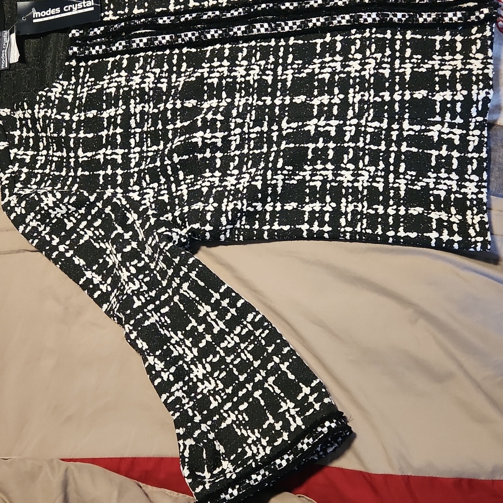 Modes Crystal Fashions Skirt Suit - Picture 4 of 11
